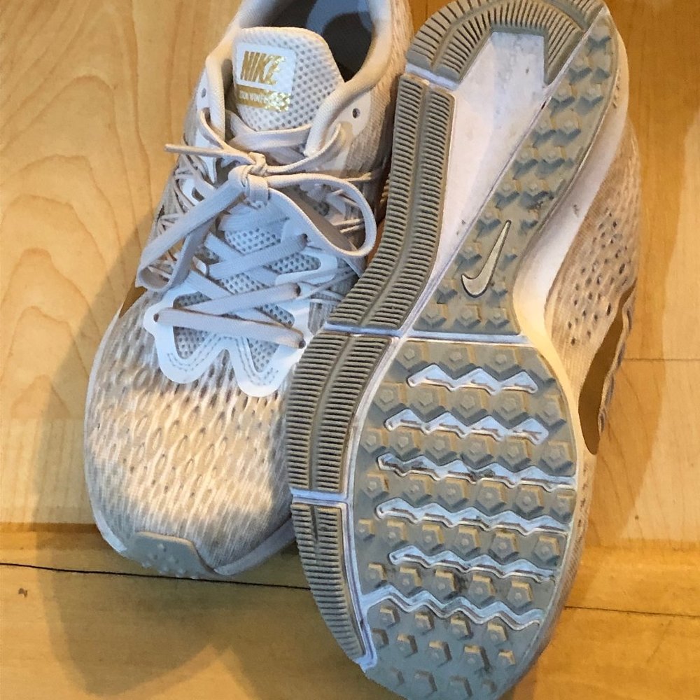 Women's Nike Zoom Winflo 5 tennis shoes